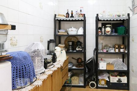 Casa à venda com 323m², 6 quartos e 3 vagas Casa à venda com 323m², 6 quartos e 3 vagasDispensa