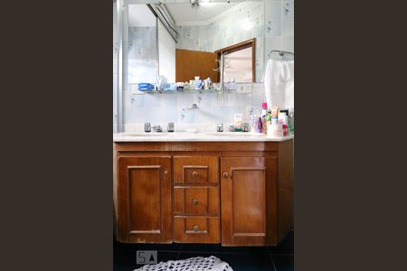 Casa à venda com 323m², 6 quartos e 3 vagas Casa à venda com 323m², 6 quartos e 3 vagasBanheiro da suíte