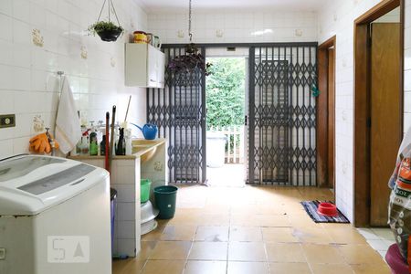 Casa à venda com 323m², 6 quartos e 3 vagas Casa à venda com 323m², 6 quartos e 3 vagasÁrea de serviço