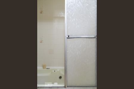 Casa à venda com 323m², 6 quartos e 3 vagas Casa à venda com 323m², 6 quartos e 3 vagasBanheiro 2