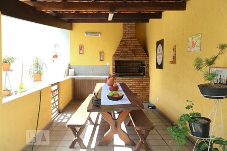 Casa à venda com 323m², 6 quartos e 3 vagas Casa à venda com 323m², 6 quartos e 3 vagasChurrasqueira