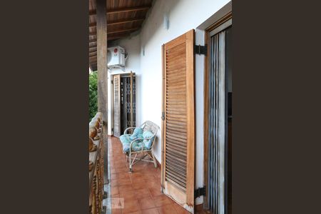 Casa à venda com 323m², 6 quartos e 3 vagas Casa à venda com 323m², 6 quartos e 3 vagasVaranda