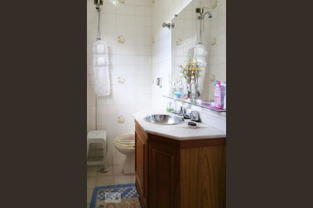 Casa à venda com 323m², 6 quartos e 3 vagas Casa à venda com 323m², 6 quartos e 3 vagasBanheiro de serviço