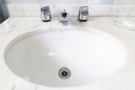 Casa à venda com 323m², 6 quartos e 3 vagas Casa à venda com 323m², 6 quartos e 3 vagasBanheiro da suíte