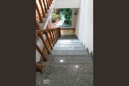 Casa à venda com 323m², 6 quartos e 3 vagas Casa à venda com 323m², 6 quartos e 3 vagasAcesso ao piso superior