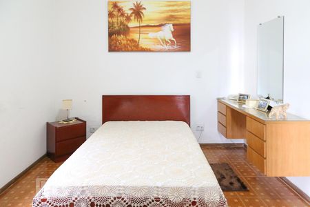 Casa à venda com 323m², 6 quartos e 3 vagas Casa à venda com 323m², 6 quartos e 3 vagasQuarto 2