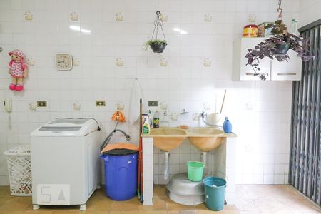 Casa à venda com 323m², 6 quartos e 3 vagas Casa à venda com 323m², 6 quartos e 3 vagasÁrea de serviço