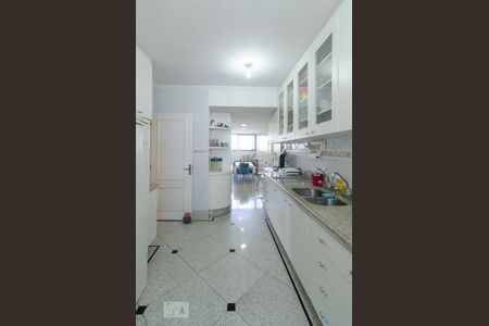 Apartamento à venda com 220m², 5 quartos e 4 vagasCozinha