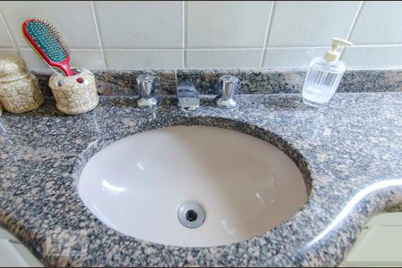 Apartamento à venda com 220m², 5 quartos e 4 vagasBanheiro Suíte 2