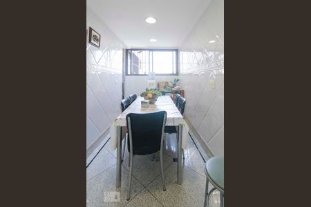 Apartamento à venda com 220m², 5 quartos e 4 vagasCozinha