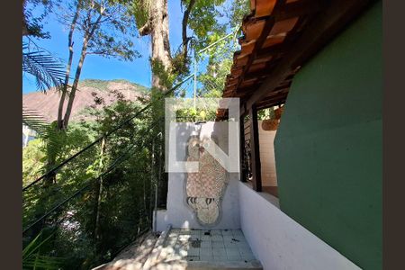 Casa à venda com 430m², 4 quartos e 2 vagas Casa à venda com 430m², 4 quartos e 2 vagasÁrea externa