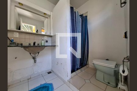 Casa à venda com 430m², 4 quartos e 2 vagas Casa à venda com 430m², 4 quartos e 2 vagasBanheiro de serviço