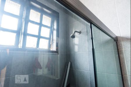 Banheiro de casa à venda com 3 quartos, 130m² em São Geraldo, Porto Alegre