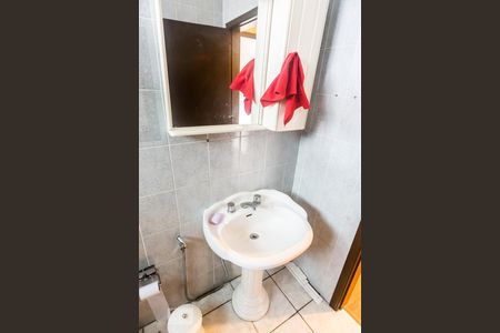 Banheiro de casa à venda com 3 quartos, 130m² em São Geraldo, Porto Alegre