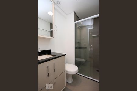 Banheiro de kitnet/studio para alugar com 1 quarto, 30m² em República, São Paulo