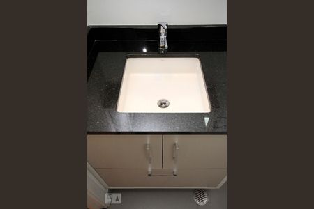 Banheiro de kitnet/studio para alugar com 1 quarto, 30m² em República, São Paulo