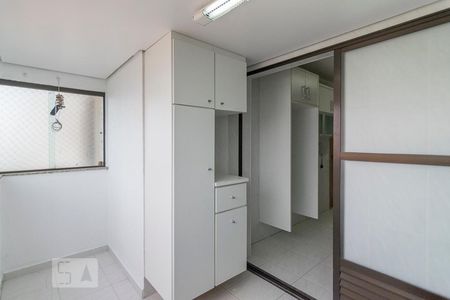Apartamento à venda com 106m², 3 quartos e 2 vagas Apartamento à venda com 106m², 3 quartos e 2 vagasÁrea de Serviço