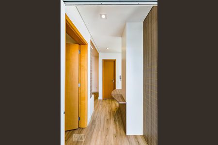 Corredor de apartamento para alugar com 1 quarto, 51m² em Cambuí, Campinas