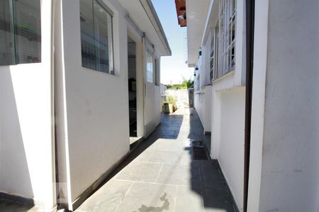 Casa para alugar com 647m², 5 quartos e 4 vagasCorredor externo