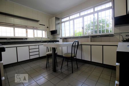 Casa para alugar com 647m², 5 quartos e 4 vagasCozinha