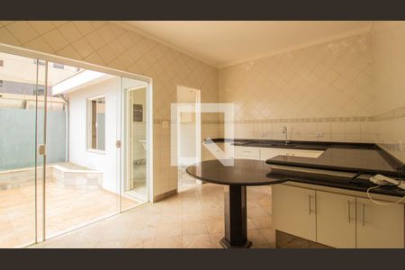 Casa à venda com 120m², 2 quartos e 3 vagas Casa à venda com 120m², 2 quartos e 3 vagasCozinha