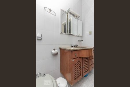 Casa à venda com 340m², 3 quartos e 2 vagas Casa à venda com 340m², 3 quartos e 2 vagasBanheiro