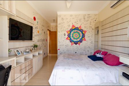 Casa à venda com 311m², 4 quartos e 5 vagasAndar superior - Suíte 2