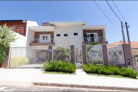 Casa à venda com 311m², 4 quartos e 5 vagasFachada 