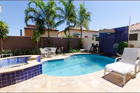 Casa à venda com 311m², 4 quartos e 5 vagasÁrea externa