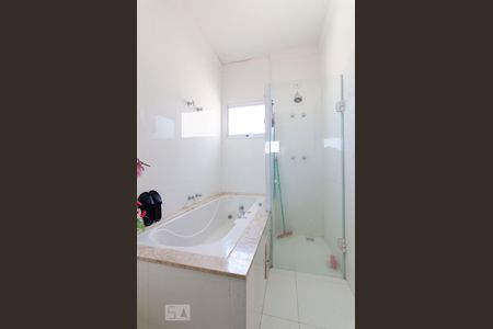 Casa à venda com 311m², 4 quartos e 5 vagasAndar superior - Suíte 2