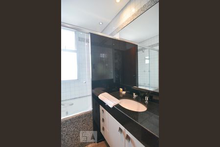 Apartamento à venda com 71m², 1 quarto e 2 vagasBanheiro suíte