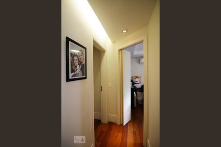 Corredor de apartamento para alugar com 2 quartos, 150m² em Vila Pompéia, São Paulo