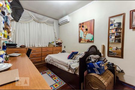 Casa à venda com 410m², 6 quartos e 4 vagas Casa à venda com 410m², 6 quartos e 4 vagasQuarto 2