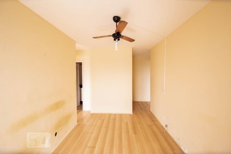 Sala de apartamento para alugar com 2 quartos, 58m² em Barra da Tijuca, Rio de Janeiro