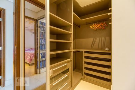 Apartamento à venda com 140m², 3 quartos e 1 vaga Apartamento à venda com 140m², 3 quartos e 1 vagaCloset da suíte