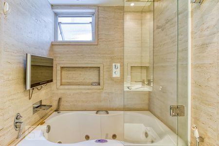 Apartamento à venda com 140m², 3 quartos e 1 vaga Apartamento à venda com 140m², 3 quartos e 1 vagaBanheira