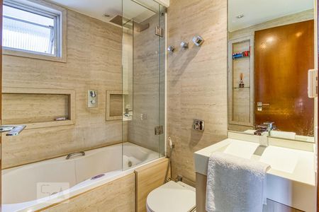 Apartamento à venda com 140m², 3 quartos e 1 vaga Apartamento à venda com 140m², 3 quartos e 1 vagaBanheiro