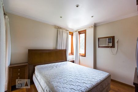 Suíte de apartamento para alugar com 3 quartos, 230m² em Jardim do Salso, Porto Alegre