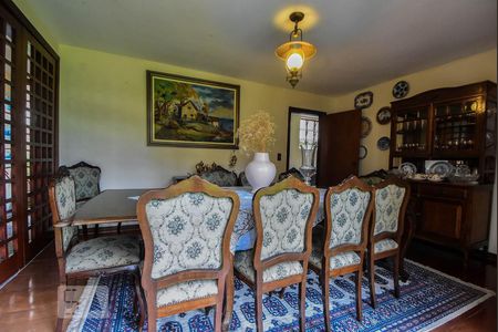 Casa à venda com 750m², 4 quartos e 2 vagasSala de Jantar 