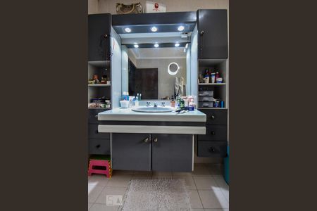 Casa à venda com 750m², 4 quartos e 2 vagasBanheiro Suíte 01