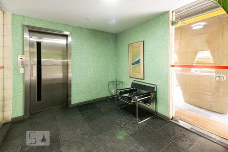 Apartamento para alugar com 192m², 2 quartos e 1 vaga Apartamento para alugar com 192m², 2 quartos e 1 vagaHall Social
