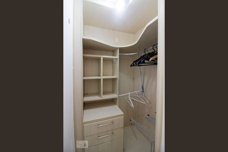 Apartamento à venda com 40m², 1 quarto e 1 vaga Apartamento à venda com 40m², 1 quarto e 1 vagaArmários