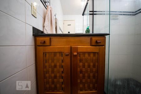 Banheiro social de apartamento para alugar com 3 quartos, 116m² em Ingá, Niterói