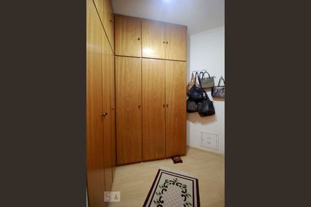 Apartamento à venda com 238m², 4 quartos e 3 vagasArmários suíte 1