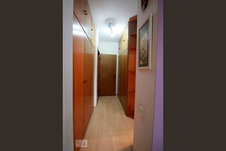 Apartamento à venda com 238m², 4 quartos e 3 vagasArmários da suíte 2