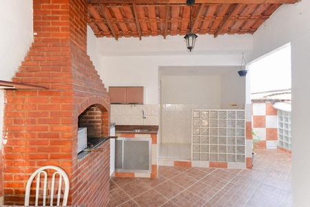 Casa à venda com 170m², 3 quartos e sem vagaCobertura churrasqueira