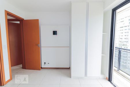 Apartamento à venda com 86m², 3 quartos e 2 vagas Apartamento à venda com 86m², 3 quartos e 2 vagasQuarto 03 (Suíte)