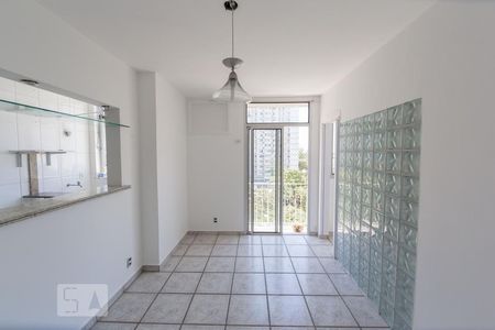 Sala de apartamento para alugar com 2 quartos, 60m² em Barra da Tijuca, Rio de Janeiro