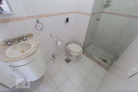 Banheiro social de apartamento para alugar com 2 quartos, 60m² em Barra da Tijuca, Rio de Janeiro