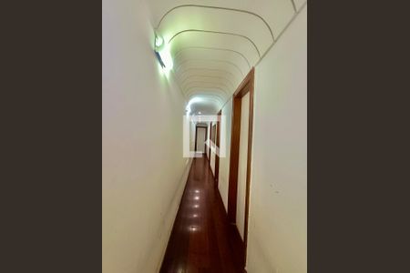 Apartamento à venda com 280m², 4 quartos e 3 vagas Apartamento à venda com 280m², 4 quartos e 3 vagasCorredor